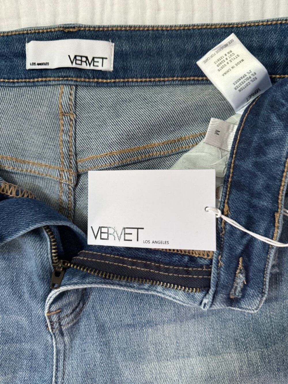 Vervet Los Angeles Loretta Midi Denim Shorts Medium Wash Distressed Size M NWT - Picture 3 of 3